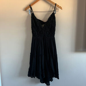 ILLA ILLA | Black Ruffled Hem Spaghetti Strap Midi Dress